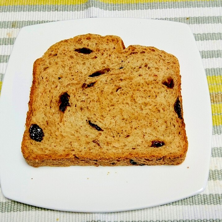 香ばしさがやみつき☆胚芽レーズン食パン